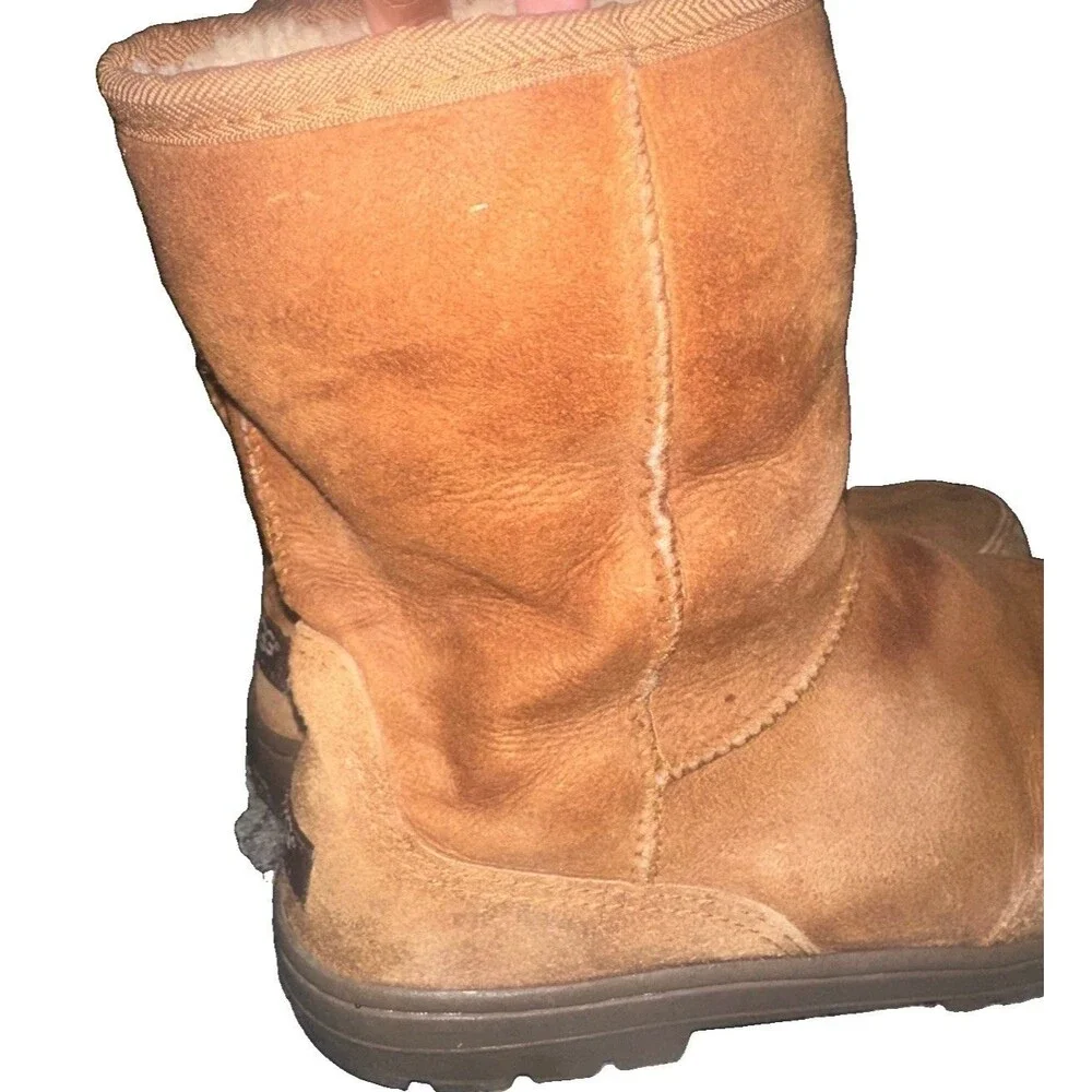 UGG Classic Short II Chestnut Suede Sheepskin Boots Women’s Size 11 Treadlite